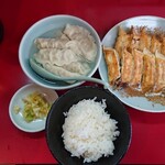 宇都宮みんみん - 焼餃子 2人前 
            水餃子 1人前
            ライス           計960円