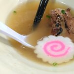 翔鶴 - 麺を食べ終えたところ。これから炙り豚バラ軟骨に取りかかります。