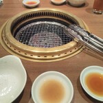 焼肉 鶯谷園 - さあ、焼くぞ！