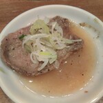 焼肉 鶯谷園 - 焼きあがったタン