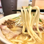 麺屋 いえろう - 牛骨味噌ラーメン 麺アップ