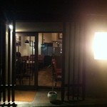 楽山 - 意外と（失礼！）お洒落な外観