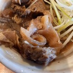 久兵衛屋 - 牛スジ煮込み　肉アップ