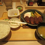 Yayoi Ken - カキフライの味噌煮定食