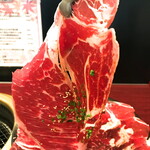 Shintoukyou Yakiniku Asobigokoro - 焼きすき定食のお肉 １枚1枚が大きい♪