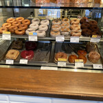 DOUGHNUT PLANT - ショーケース