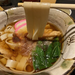 諏訪屋 - 厚めの麺をリフトしてみました。