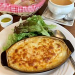 シェ・アンドレ・ドゥ・サクレクール - グラタンランチ（パン・サラダ・スープ付）¥1250