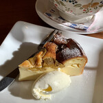 シェ・アンドレ・ドゥ・サクレクール - 自家製デザート ミラベルのファーブルトン ¥500