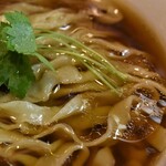 らぁ麺 飛鶏 - 鶏そば(平打ち麺へ変更、トッピングは白湯へ)
