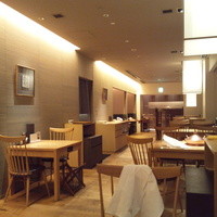 ざくろ 室町店 - モダンな店内