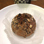 ライ麦ハウスベーカリー - ライ麦スナック ドライドトマト。中が空洞になっててチーズとドライドトマトが入ってます。