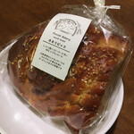 ライ麦ハウスベーカリー - カネリピッコ 1/3。ジャンボサイズシナモンロールの1/3カット品。