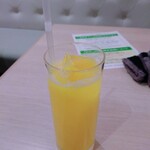 幸せのパンケーキ - オレンジジュースのアップ。