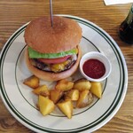 Burger Stand Tender - ベーコンチーズバーガー　1100円、自家製フレンチフライポテトと自家製ケチャップ