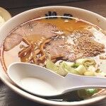 ら～めん山家 - "元祖とんこつ/手もみ麺"