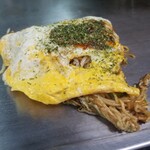 カープ - 焼きそば　そば(うどんもある)　写真は半分　1,000円