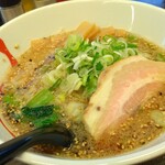 麺屋はる - 具は、チャーシュー、小松菜、刻み葱、支那竹、以上。