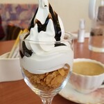 カフェレストラン　ポン・ヌフ - ミニパフェ・ホットコーヒー