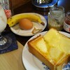 蜜蜂 - 料理写真:冷し甘酒450円、チーズトーストセット210円(税込)