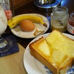 蜜蜂 - 冷し甘酒450円、チーズトーストセット210円(税込)