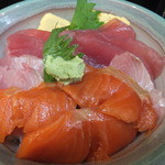 お食事処 魚がしおき - 三色丼Up