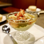 ビストロラドレ - オマール海老のポシェ、アボカド、オマール海老のコンソメ