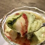 ビストロラドレ - オマール海老のポシェ、アボカド、オマール海老のコンソメ