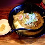 銀のくら - 料理写真:にんにくバターラーメン (純みそ)¥910