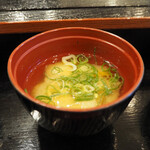 三原シティホテル - 刻みネギをトッピングした味噌汁です