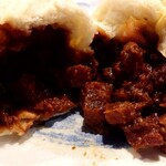 栄夏 - カレーまんの断面