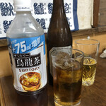 御食事処 スズキ - 瓶ビール561円とウーロン茶319円
