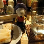 彌光庵 - ジーマミ豆腐 ￥350 と メニューにはない泡盛（咲元） ￥6～800くらい