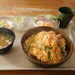 みどり食堂 - カツ丼＋サラダ＋ポテサラ＋味噌汁 920円