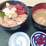 寿司吉 - マグロとブリの漬け丼