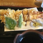 徳次郎蕎麦 - 料理写真:大海老天2本
