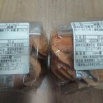 cake屋popo - 右のはプレーンのところから取ったのですが、シールにはスイートポテトとあります。でも食べてみると、プレーンでした