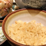 無料の揚げ玉はもちろん貰う。
          アゲダマビンボー！　