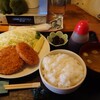 ホルモン焼　竹のこ - メンチとコロッケ定食　500円　全景