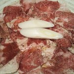 焼肉 喰心 - タン下にんにくあえ