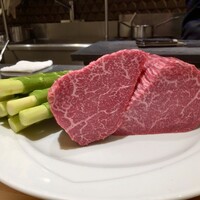 銀座 大石 - 飛騨牛のランプとグリーンアスパラガス