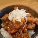 麺屋 龍壽 - 豚煮込み丼