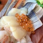 Yaoki Ichi No Eten - 「海鮮丼」ネタ大盛り接写。