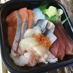 Yaoki Ichi No Eten - 「海鮮丼（ネタ大盛り）」700円也＋税。
