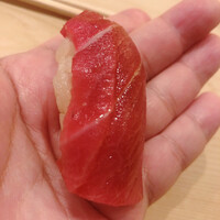 鮨 しゅん輔 阿佐ヶ谷 - 大間の本鮪の腹ナカ。厚切りです。もうなんも言えねー\(//∇//)\