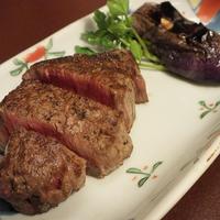 人形町今半 本店 - 「牛ひれ肉のステーキ」（取り分け）：噛めば、二口三口で解れてしまう、肌理の細かい肉質！