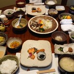 Tsumikusa No Yado Komatsu - 朝食全景