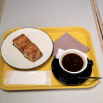 UPLIGHT COFFEE - パンオショコラモーニングセット450円