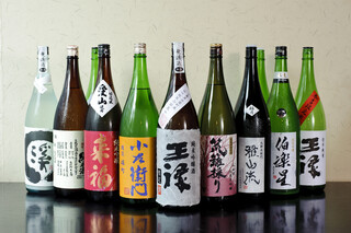 Soba Kisoji - 利酒師の店主が厳選した地酒を取り揃えております。
