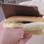 ロイズ チョコレートワールド - パンの下にもチョコソースが